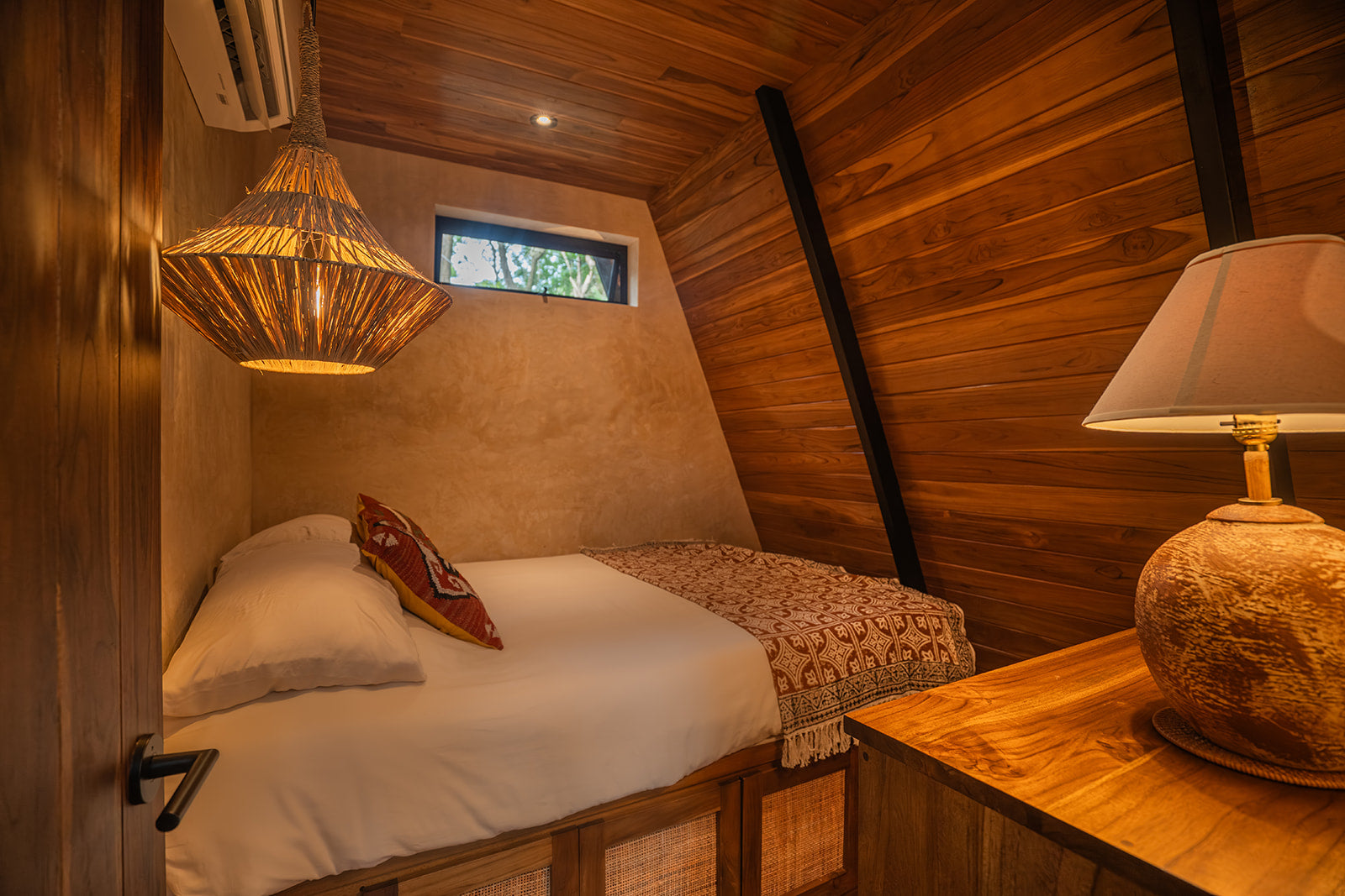 re:center | Fuego - Shared Casa - Queen