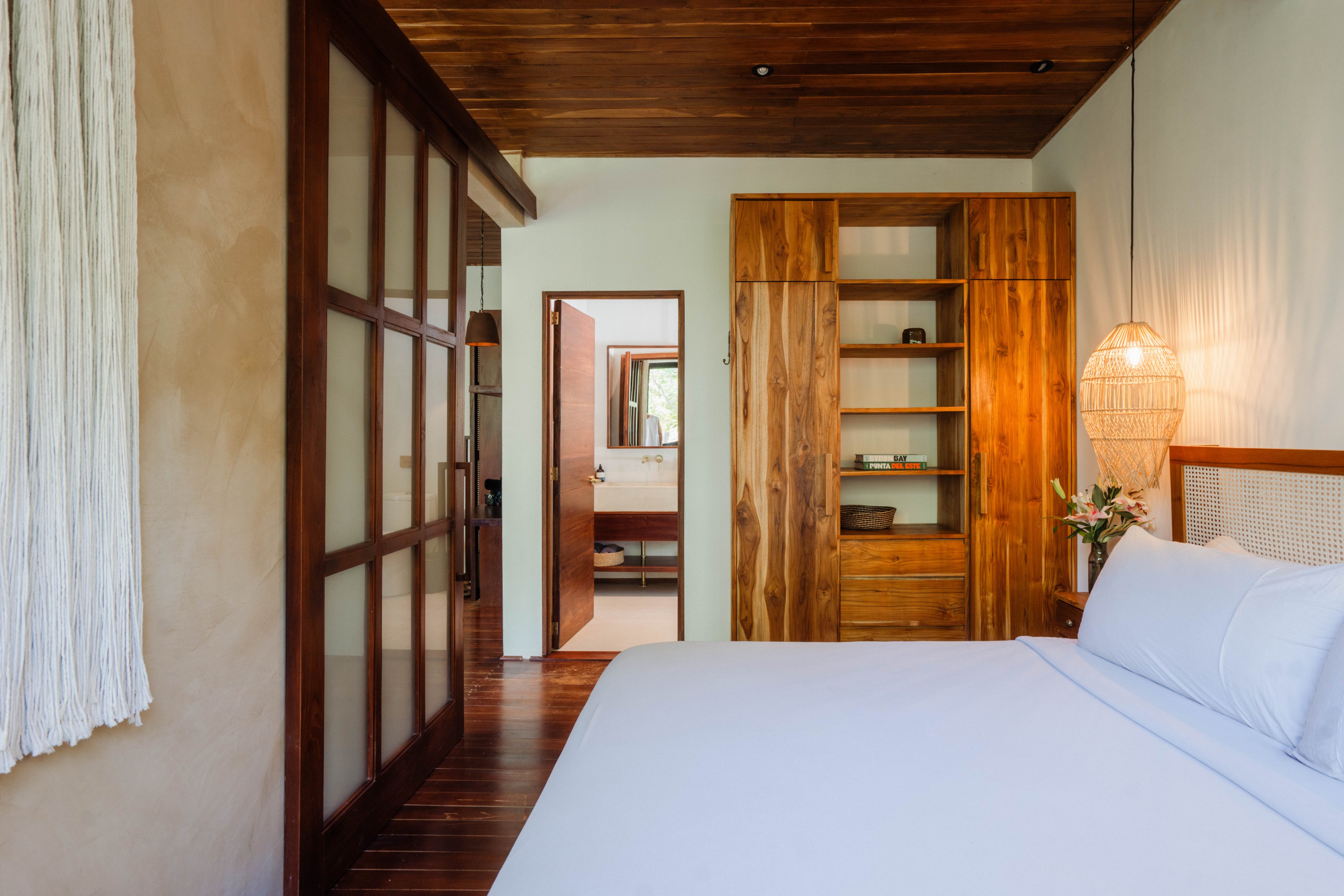 re:center | Mar - Shared Room - King